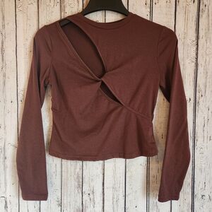 Mocha Twist Front Cut Out Long Sleeve Crop Top Y2K Size M Baddie